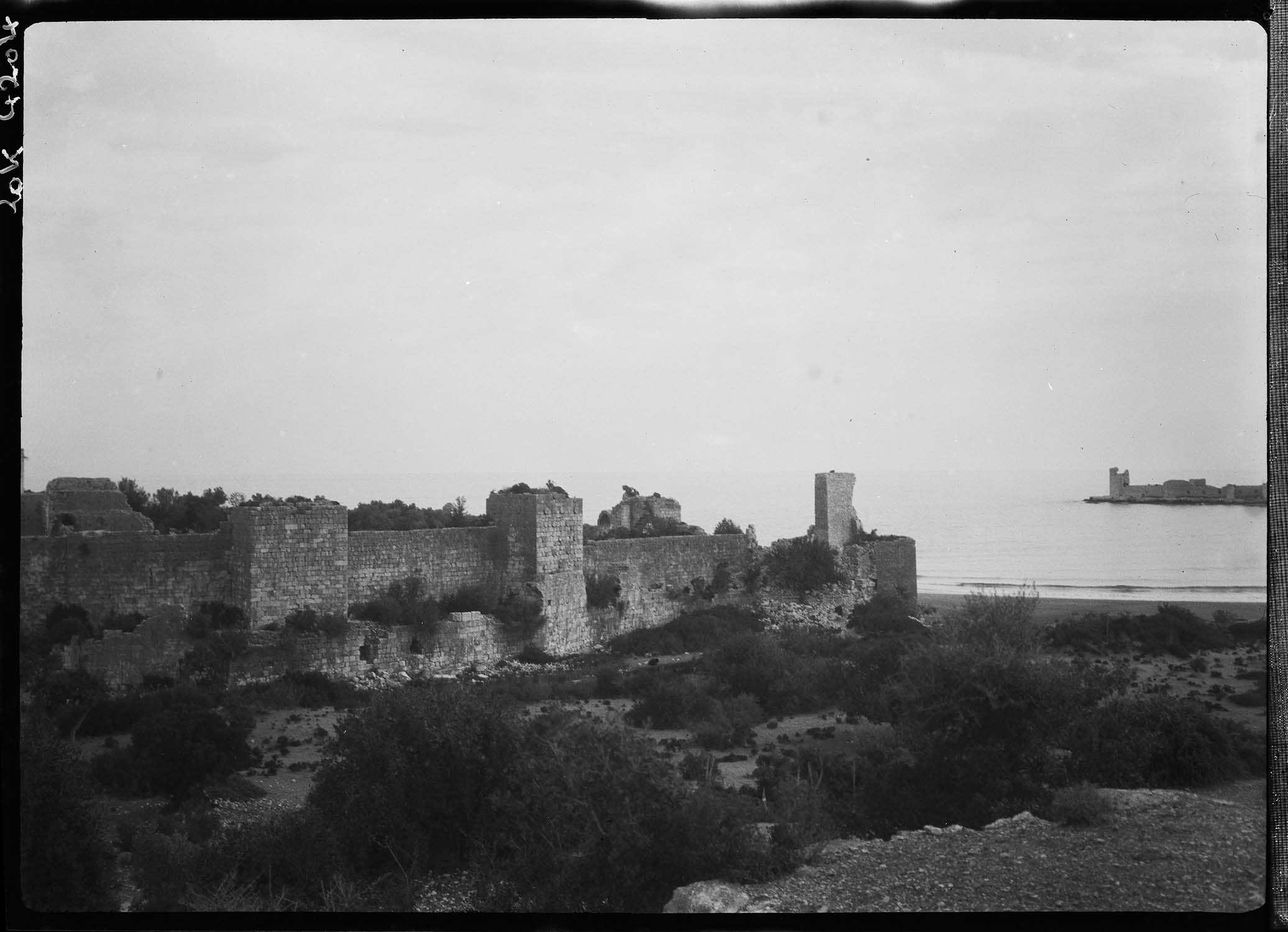 Le château de la mer et le château de la terre vus de la terre